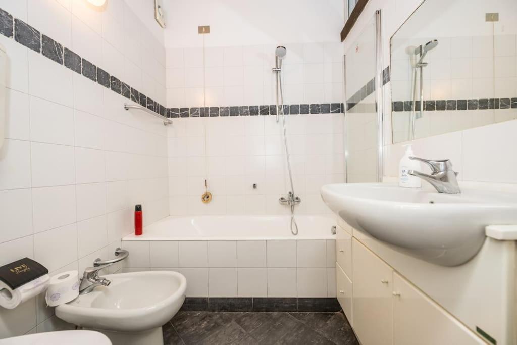 Wonderful Two Floors Apartment Milano Eksteriør billede