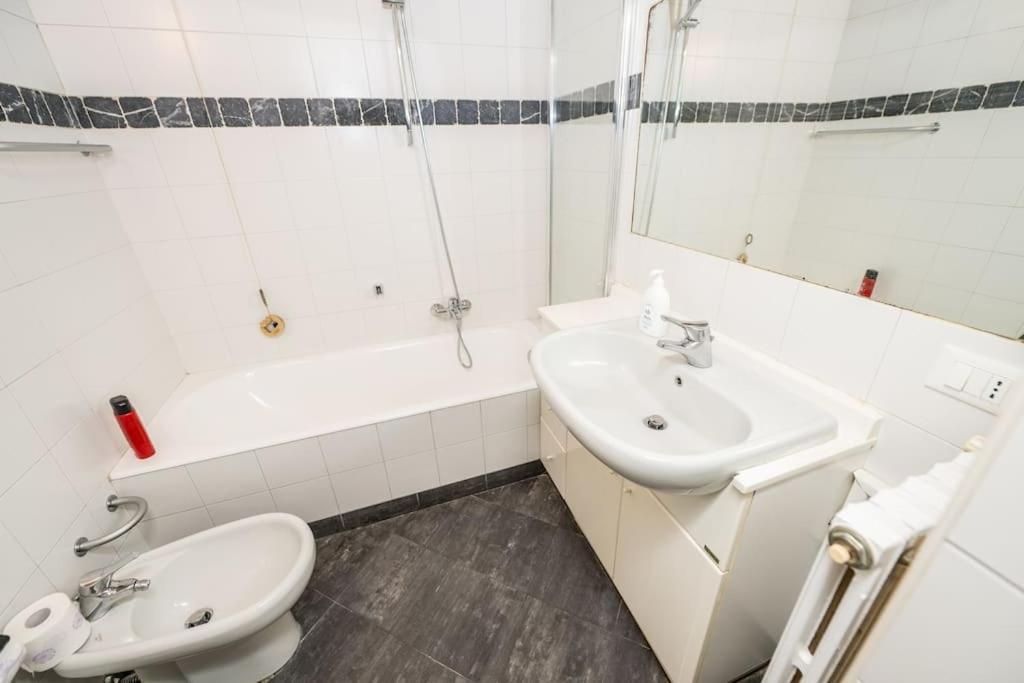 Wonderful Two Floors Apartment Milano Eksteriør billede